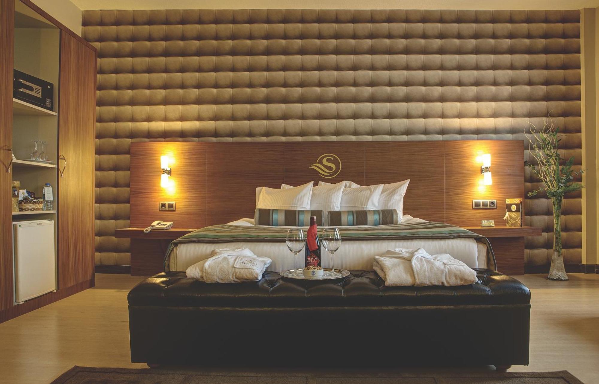 Susuzlu Atlantis Hotel Izmir Bagian luar foto