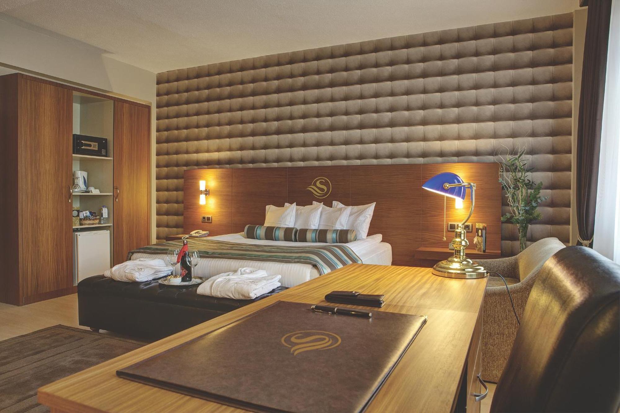 Susuzlu Atlantis Hotel Izmir Bagian luar foto
