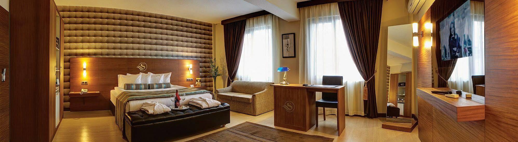 Susuzlu Atlantis Hotel Izmir Bagian luar foto